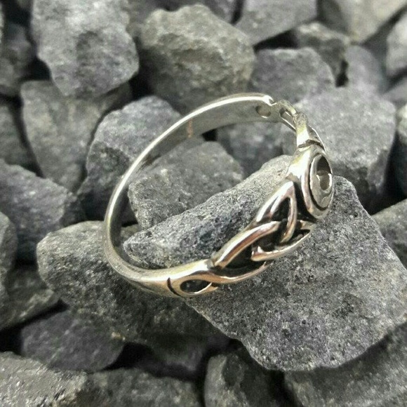 Sterling Silver Moon and Star Ring - Picture 3 of 4